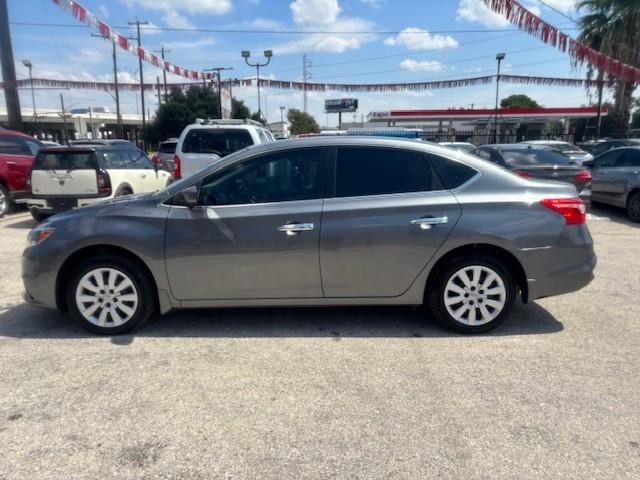 Nissan Sentra Vehicle Image 02
