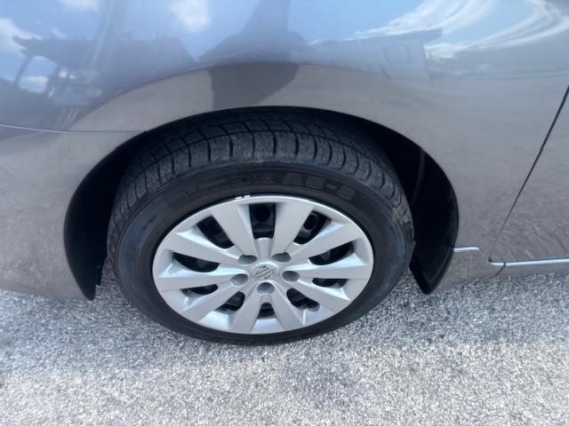 Nissan Sentra Vehicle Image 09