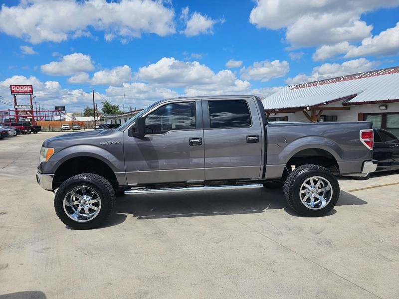 2011 Ford F-150 XLT photo 2