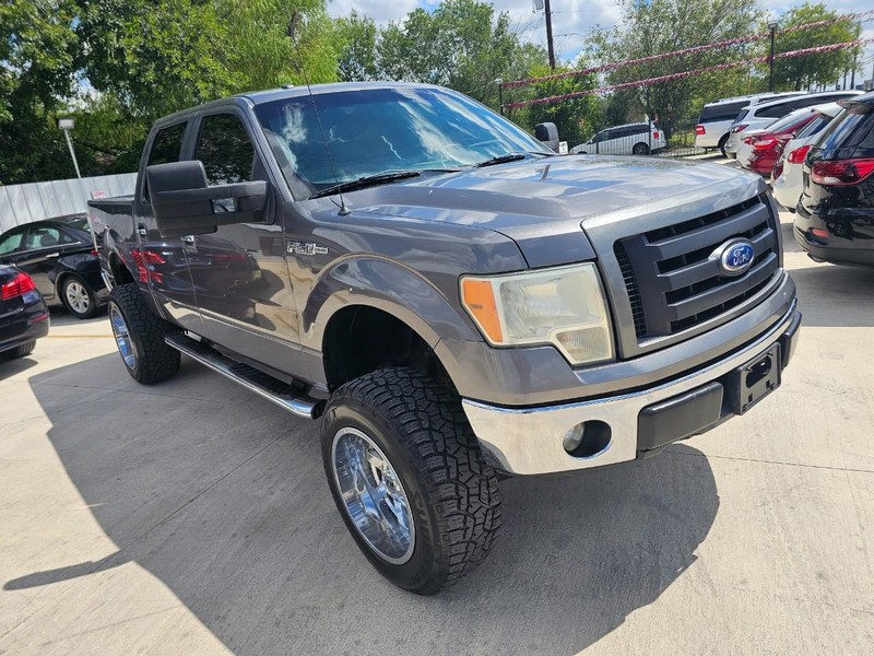 2011 Ford F-150 XLT photo 9