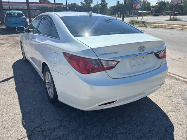 Hyundai Sonata Vehicle Image 03