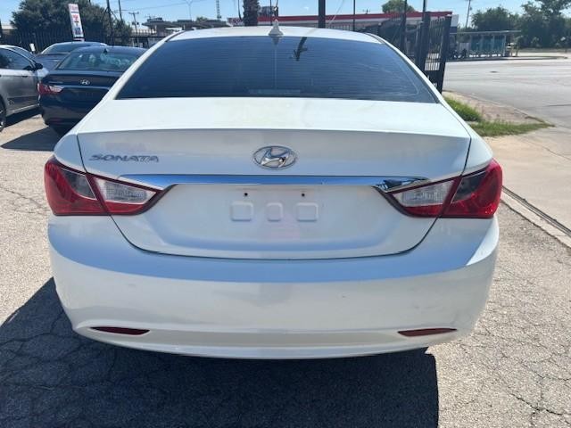 Hyundai Sonata Vehicle Image 04