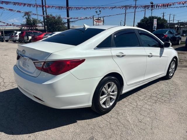Hyundai Sonata Vehicle Image 05