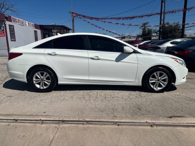 Hyundai Sonata Vehicle Image 06