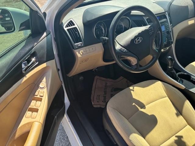 Hyundai Sonata Vehicle Image 10