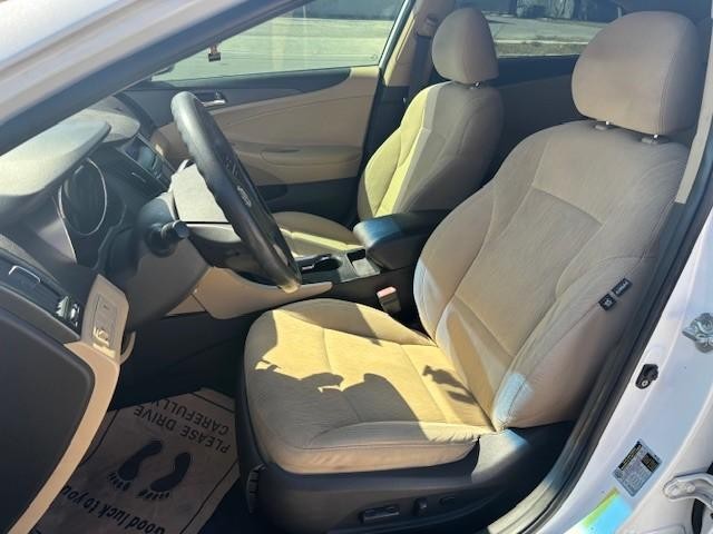 Hyundai Sonata Vehicle Image 11