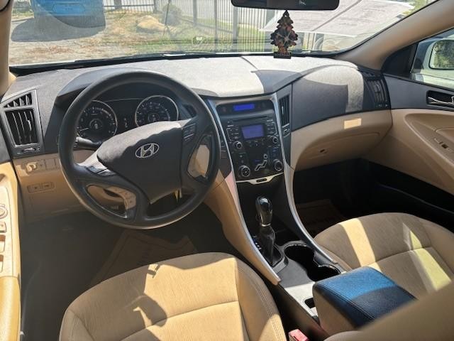 Hyundai Sonata Vehicle Image 12