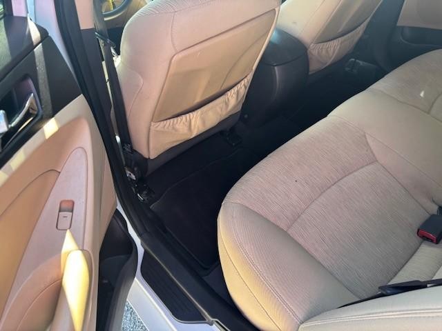Hyundai Sonata Vehicle Image 13