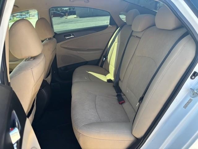 Hyundai Sonata Vehicle Image 15