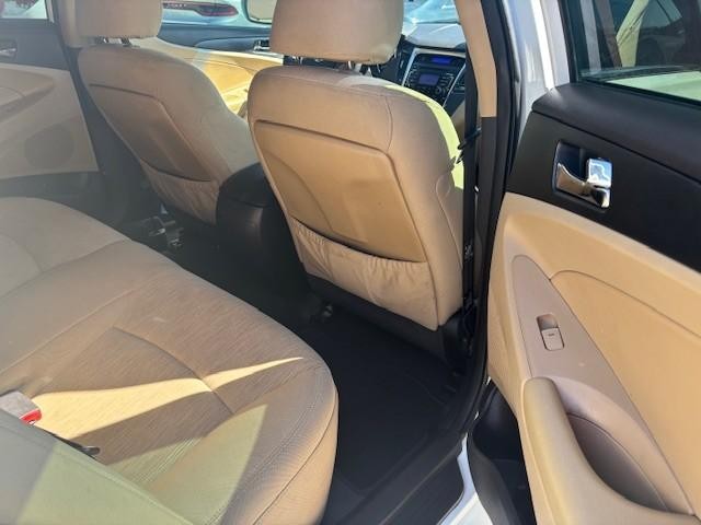Hyundai Sonata Vehicle Image 16