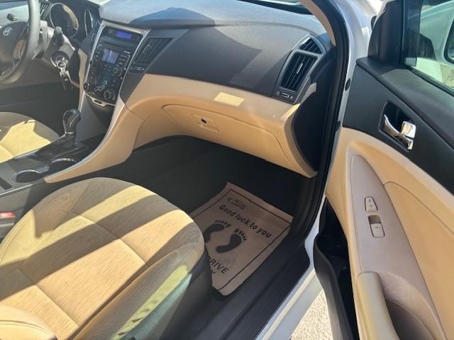 Hyundai Sonata Vehicle Image 18