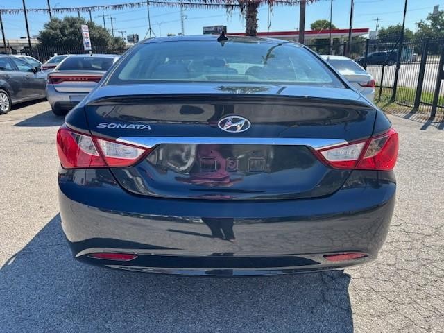 Hyundai Sonata Vehicle Image 04