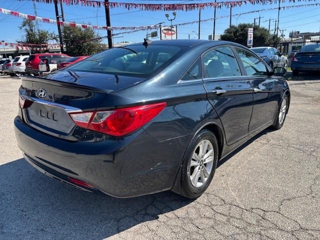 Hyundai Sonata Vehicle Image 05