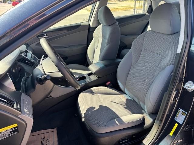Hyundai Sonata Vehicle Image 10