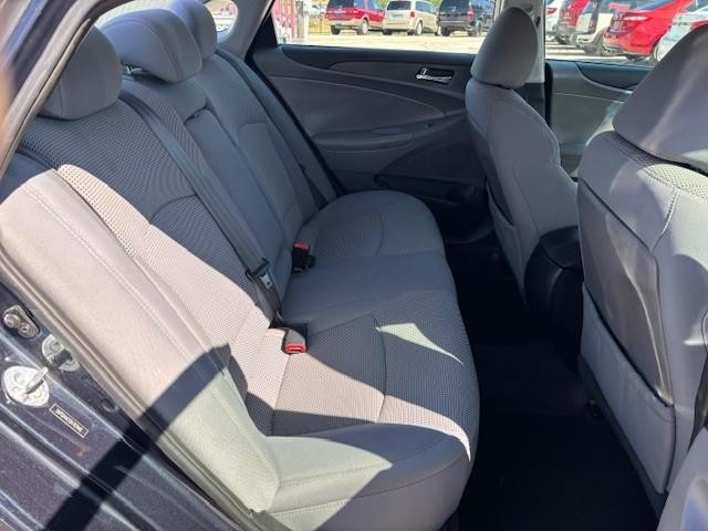 Hyundai Sonata Vehicle Image 14