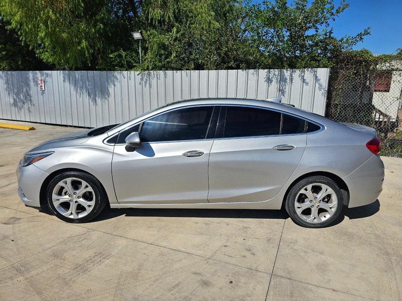 Chevrolet Cruze Vehicle Image 02