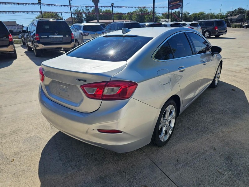 Chevrolet Cruze Vehicle Image 05