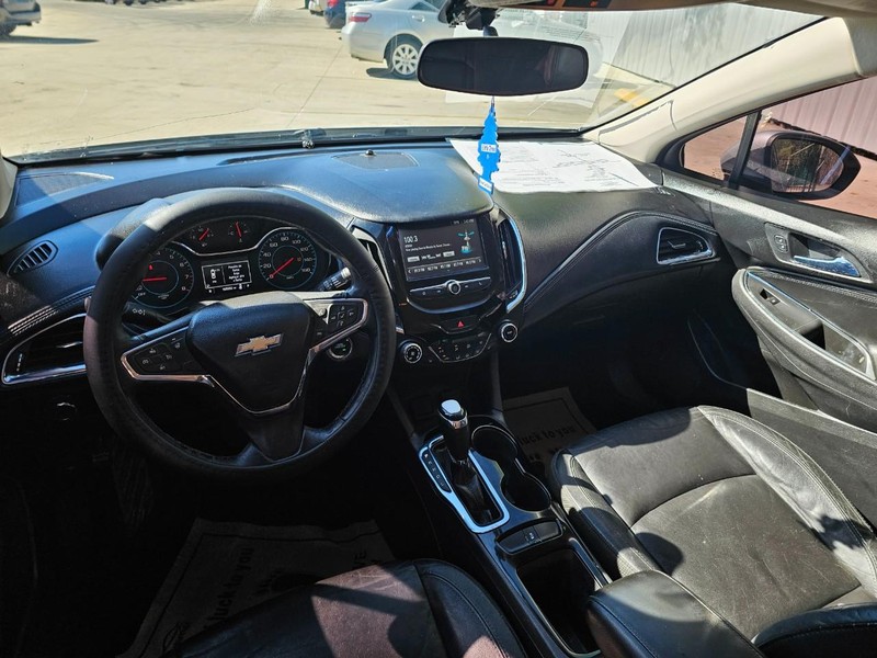 Chevrolet Cruze Vehicle Image 13