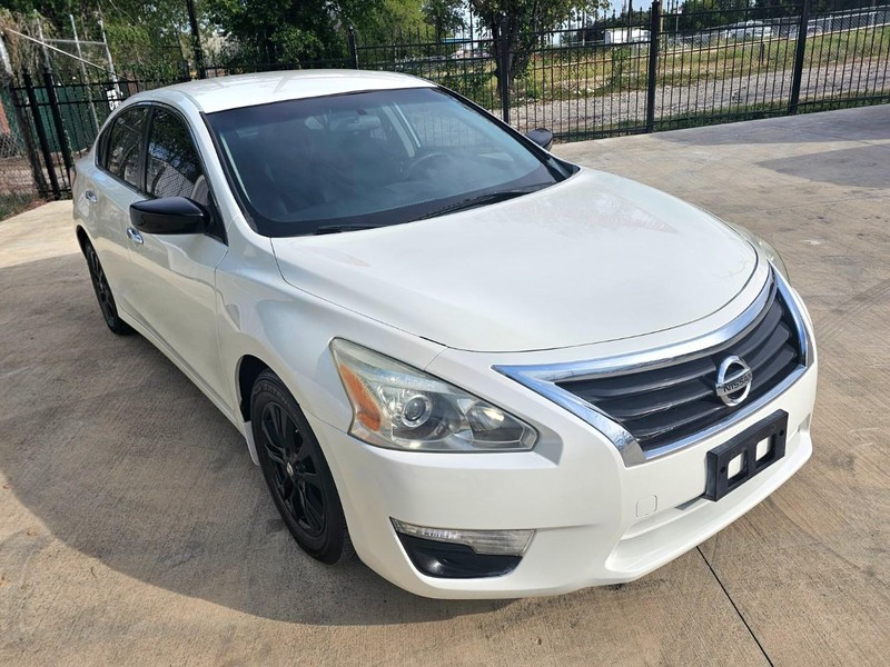 Nissan Altima Vehicle Image 07