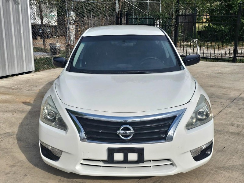 Nissan Altima Vehicle Image 08