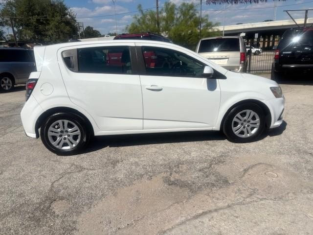 2017 Chevrolet Sonic LT photo 6