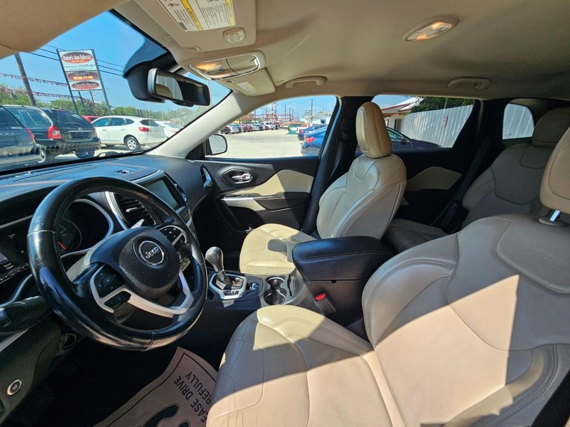 Jeep Cherokee Vehicle Image 12