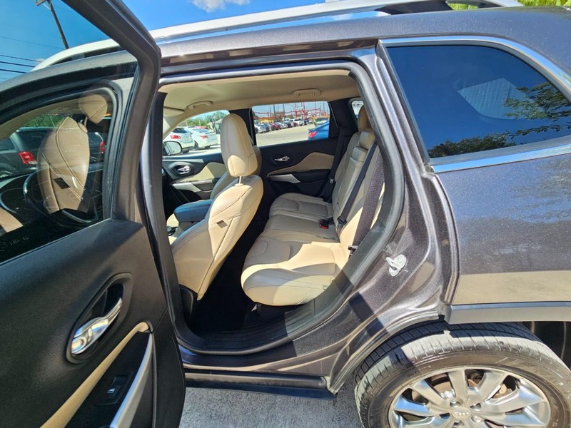Jeep Cherokee Vehicle Image 13