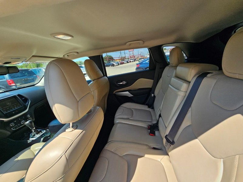 Jeep Cherokee Vehicle Image 14