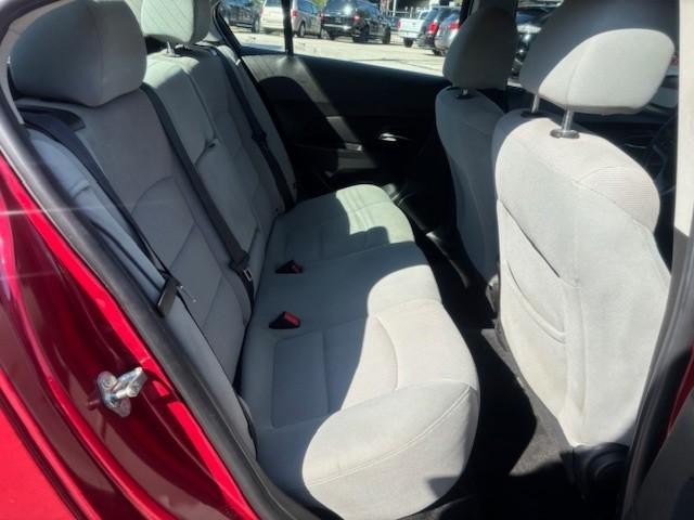 Chevrolet Cruze Vehicle Image 16