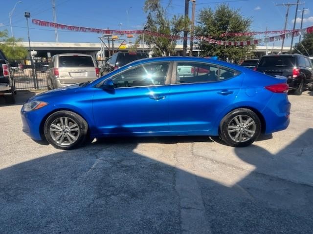 2018 Hyundai Elantra SEL photo 2