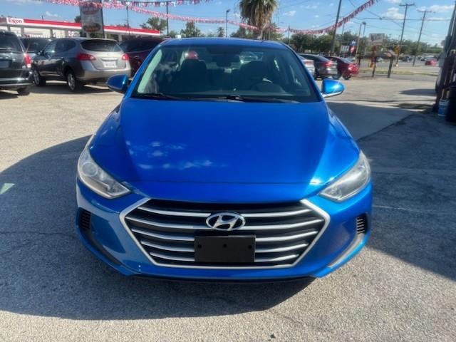 Hyundai Elantra Vehicle Image 08