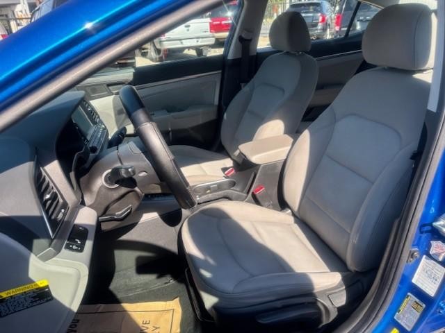 Hyundai Elantra Vehicle Image 11