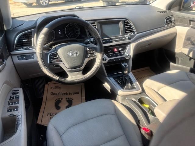 Hyundai Elantra Vehicle Image 12