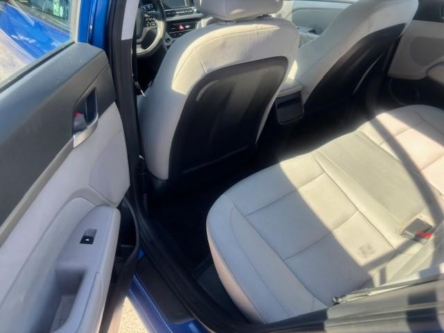 Hyundai Elantra Vehicle Image 13