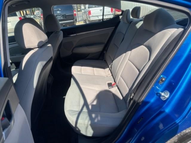 Hyundai Elantra Vehicle Image 14