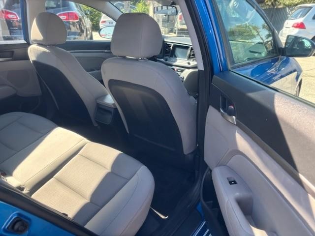 Hyundai Elantra Vehicle Image 15