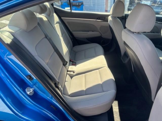 Hyundai Elantra Vehicle Image 16