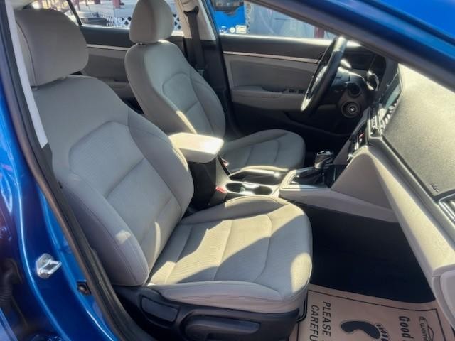 Hyundai Elantra Vehicle Image 18