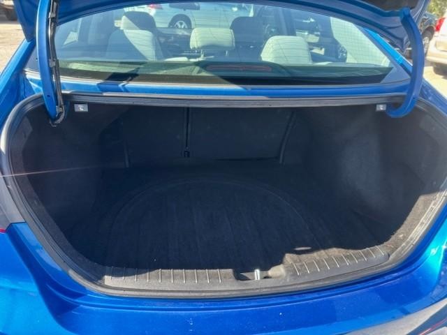 Hyundai Elantra Vehicle Image 19