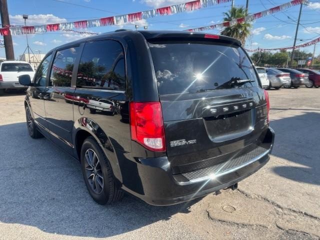 2017 Dodge Grand Caravan SXT photo 3
