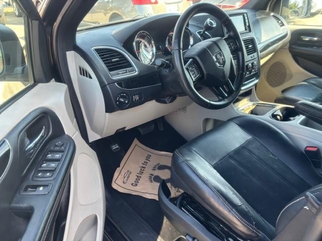 Dodge Grand Caravan Vehicle Image 10