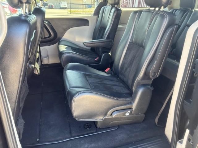 Dodge Grand Caravan Vehicle Image 12
