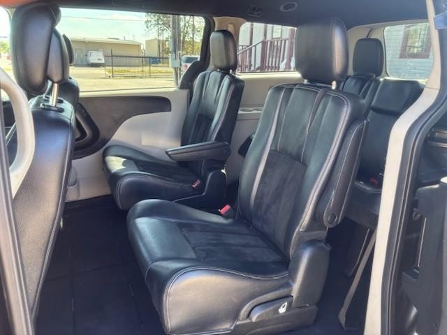 Dodge Grand Caravan Vehicle Image 13