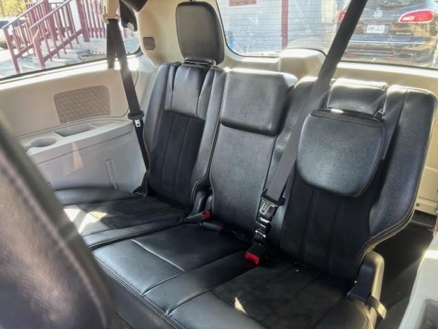 Dodge Grand Caravan Vehicle Image 15
