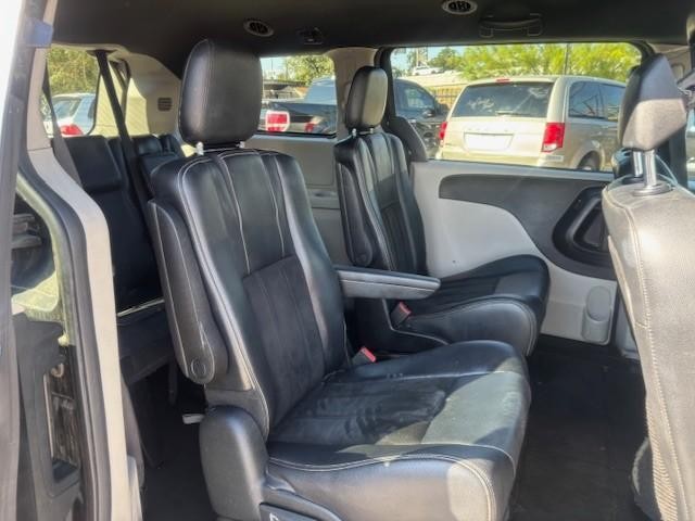 Dodge Grand Caravan Vehicle Image 17