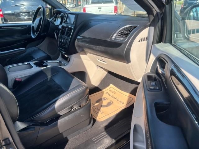 Dodge Grand Caravan Vehicle Image 18