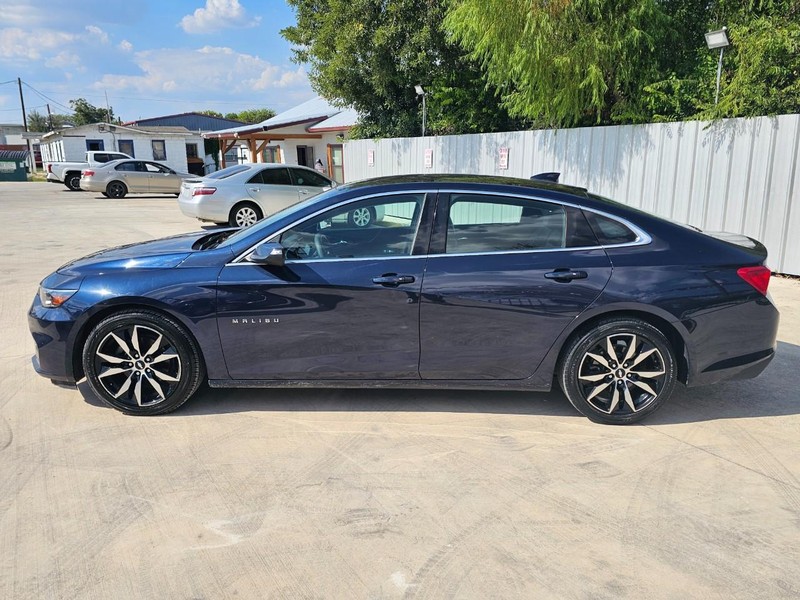 2017 Chevrolet Malibu 1LT photo 2