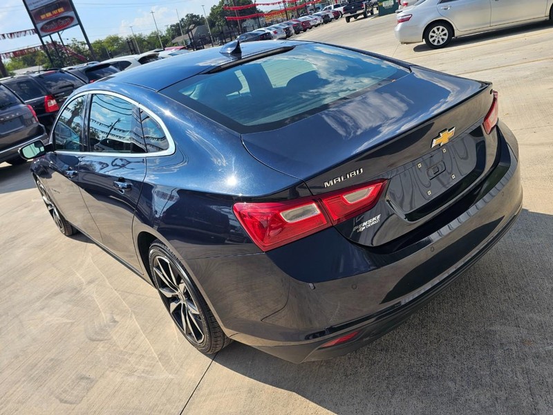 2017 Chevrolet Malibu 1LT photo 3