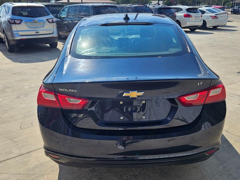 2017 Chevrolet Malibu 1LT photo 4