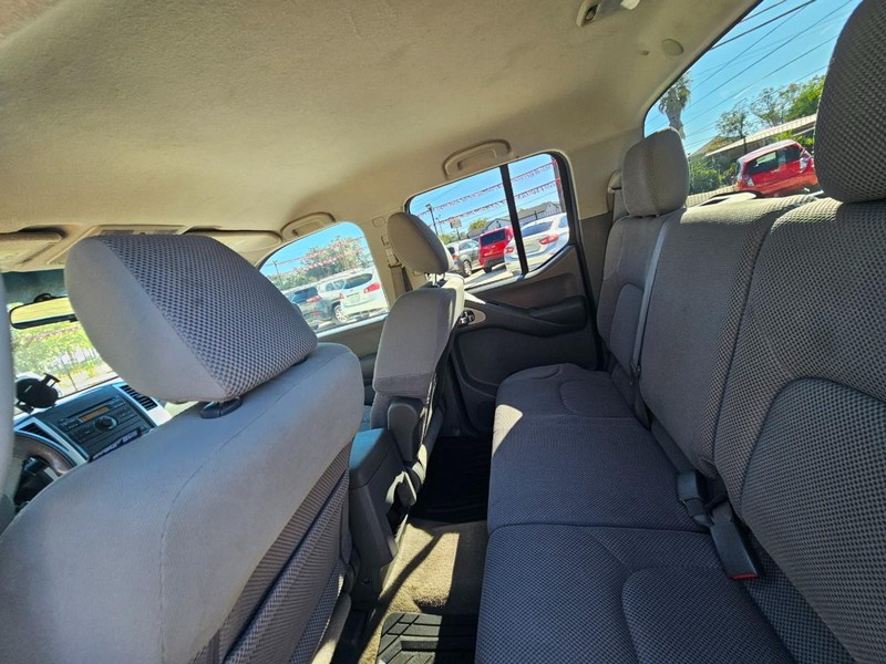 Nissan Frontier Vehicle Image 12